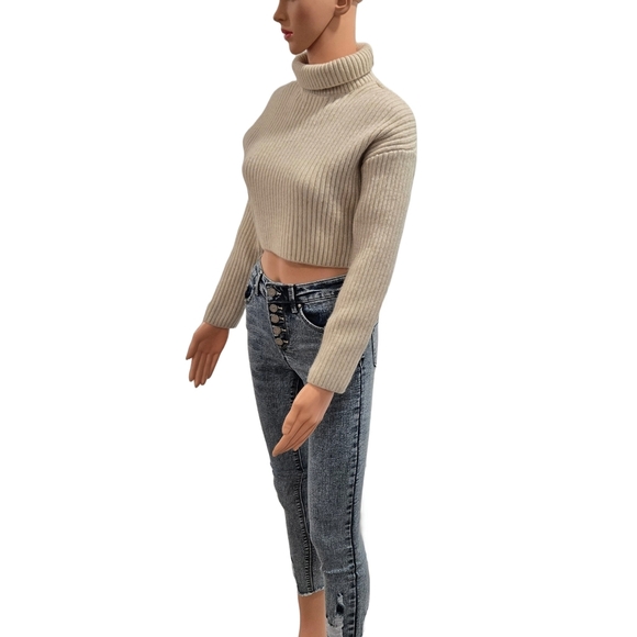 Cream Ribbed Turtleneck Crop Sweater - Never Worn - Picture 3 of 9
